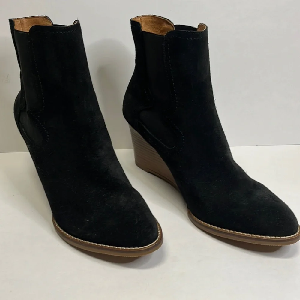 Andre Assous Palmer Black Suede Chelsea Wedge Ankle Booties 9.5